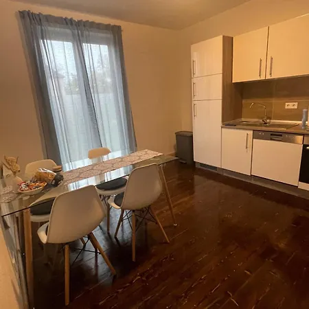 Ferien Oder Messewohnung Fuer 4 Personen Apartament Sarstedt