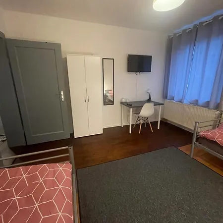Apartment Ferien Oder Messewohnung Fuer 4 Personen *