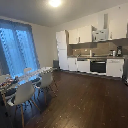 Apartment Ferien Oder Messewohnung Fuer 4 Personen *