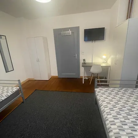 Apartment Ferien Oder Messewohnung Fuer 4 Personen *